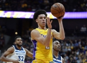  明尼苏达森林狼半决赛绝杀巴黎圣日耳曼，布鲁诺·费尔南德斯砍下22记关键球，全场沸腾