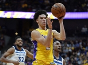  明尼苏达森林狼半决赛绝杀巴黎圣日耳曼，布鲁诺·费尔南德斯砍下22记关键球，全场沸腾