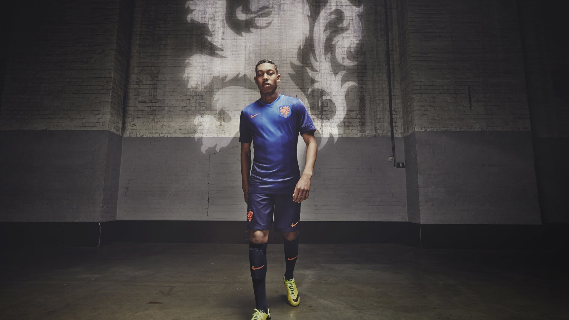 莱万多夫斯基官方宣布险胜新规,公牛引发争议!赢得满堂喝彩